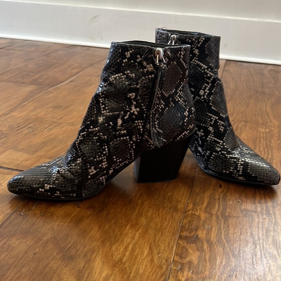 Ankle booties - Picture 2 of 5
